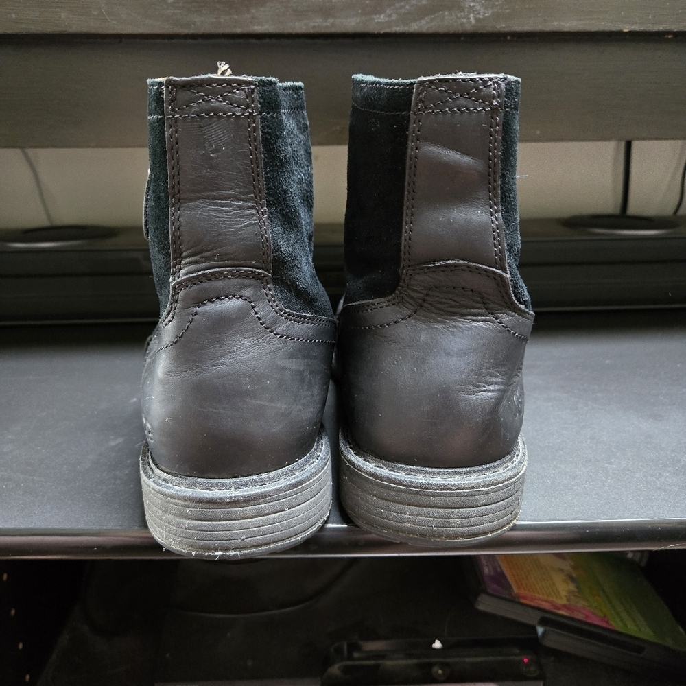 UGG Men’s Dalvin Black Leather Shearling Lined Boots - Picture 5 of 9